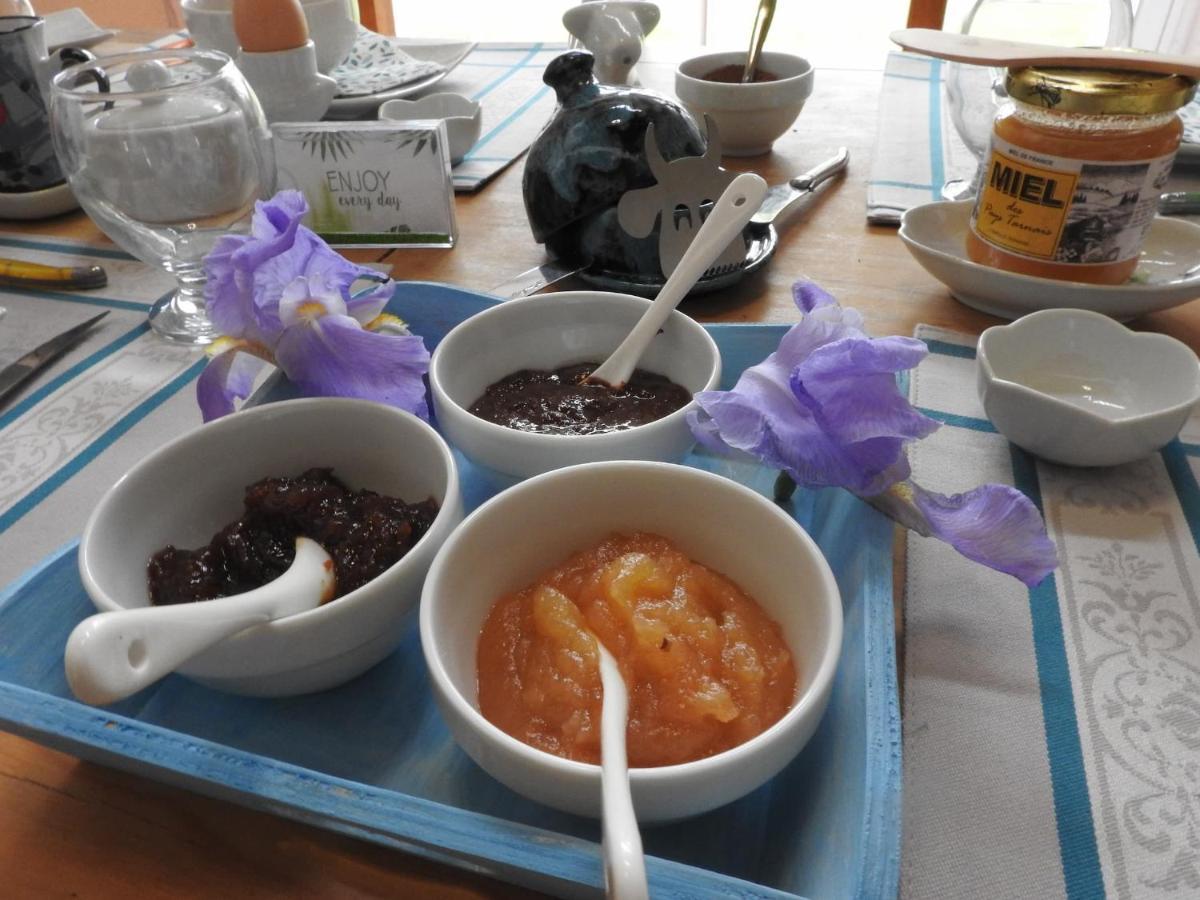 Bed and Breakfast La Dame Fines Puybegon Exterior foto