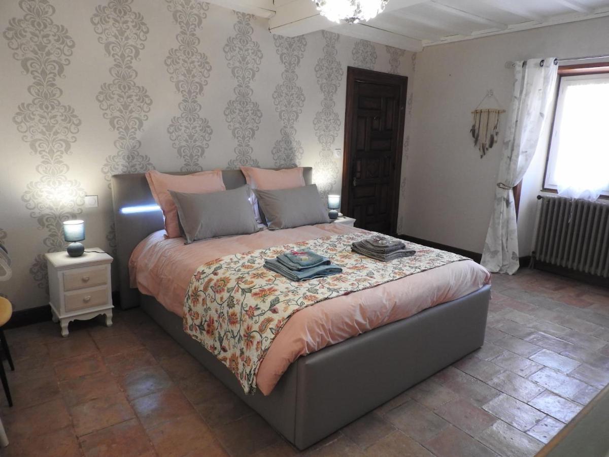 Bed and Breakfast La Dame Fines Puybegon Exterior foto